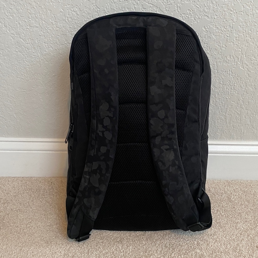 Lululemon Stylish Black Unisex Duffle Bag/Backpack Set - Picture 11 of 16